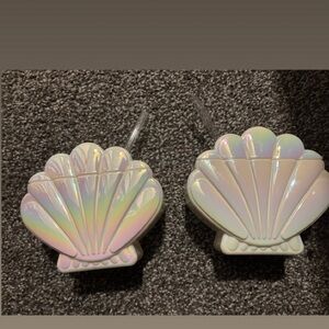 2 iridescent seashell cups with straws